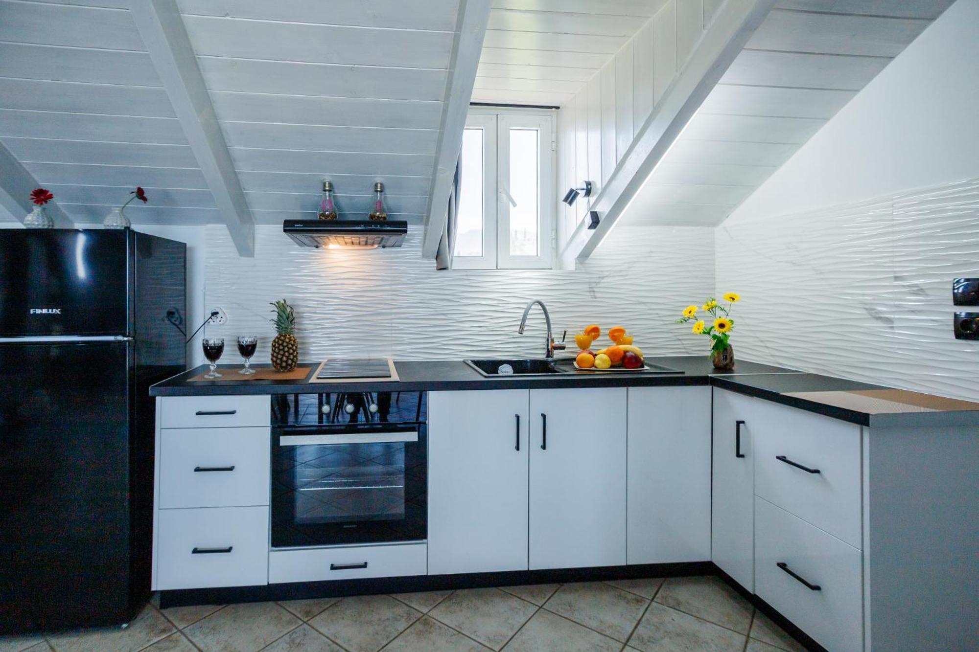 Tonias - Thea House And Vrachos Attic