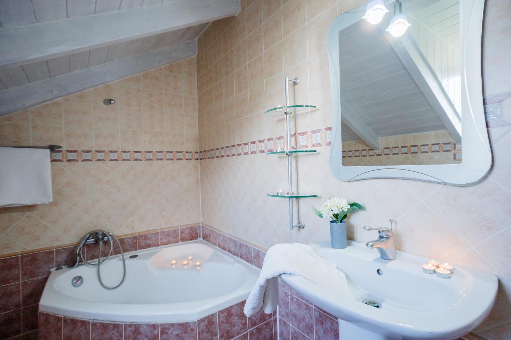 Tonias - Thea House And Vrachos Attic