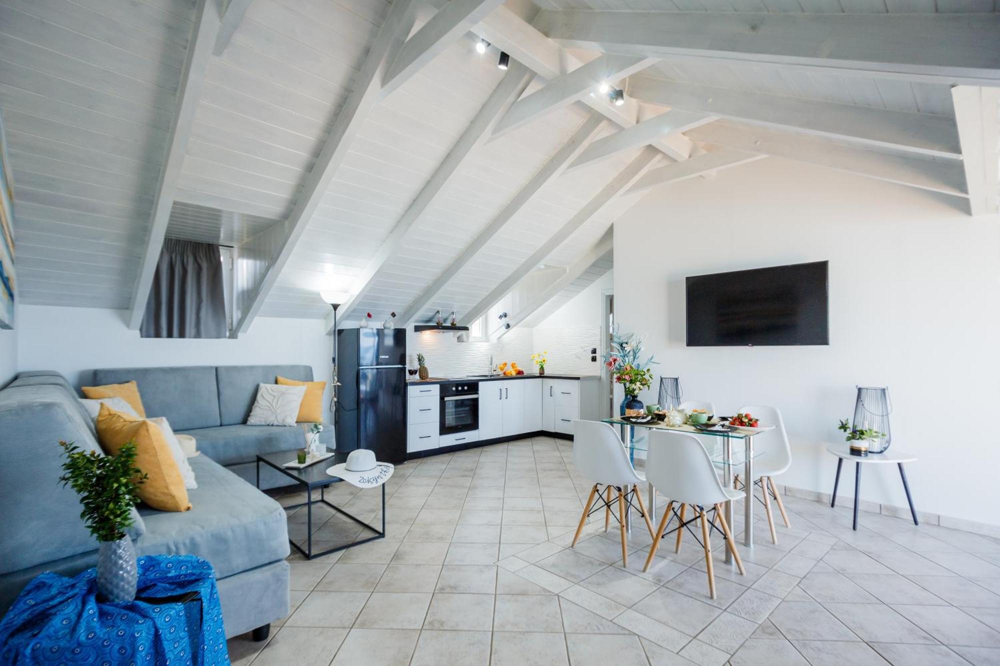 Tonias - Thea House And Vrachos Attic Αλυκανάς